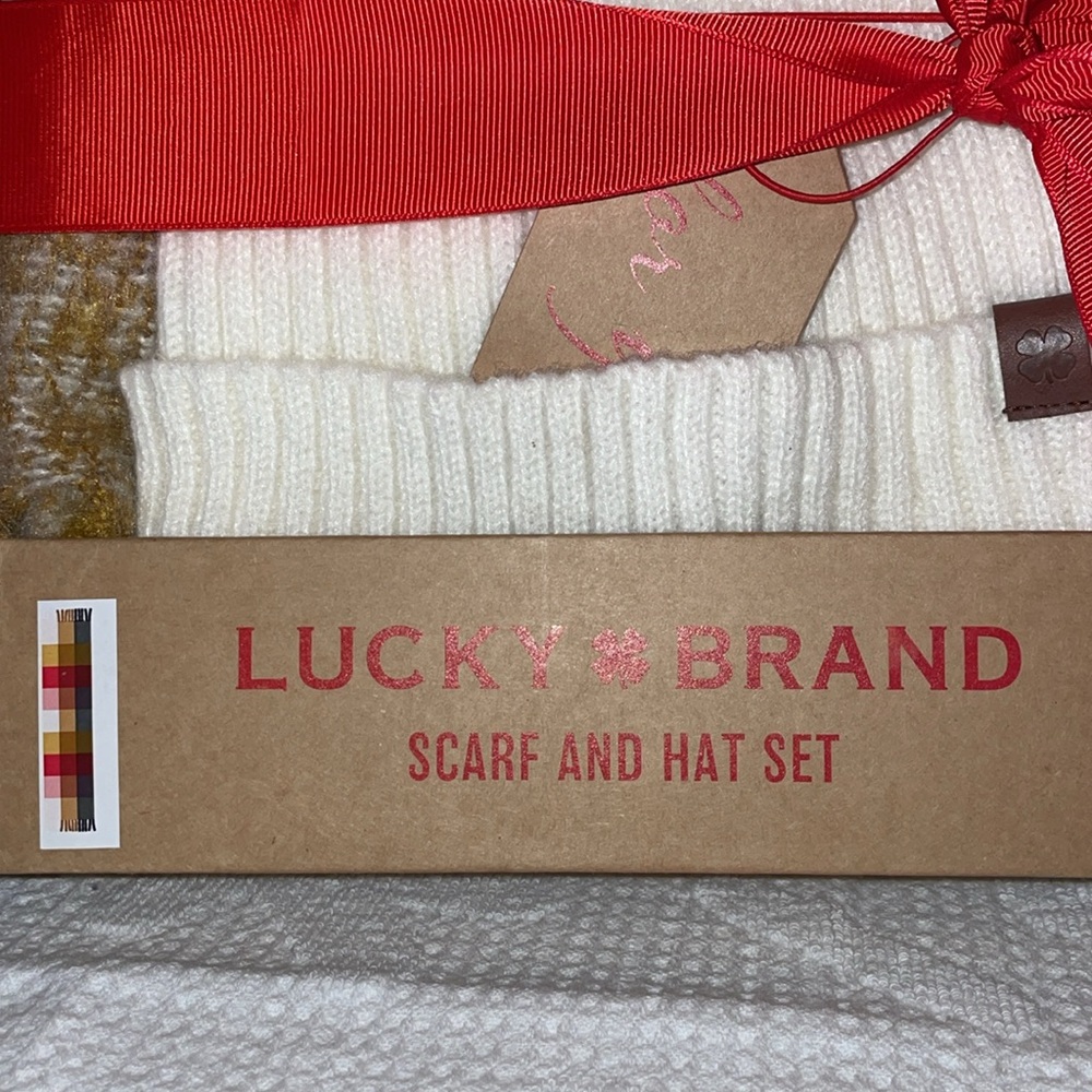 NIB Lucky Brand Ladies Hat & Scarf Set. - Picture 5 of 7